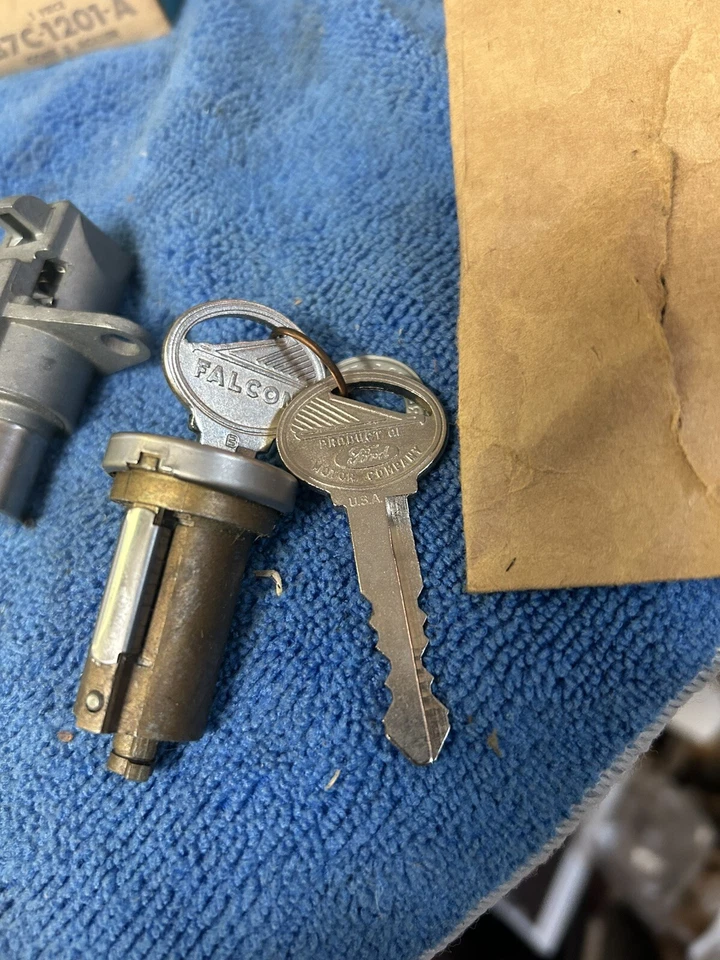 Nuevo de Lote Antiguo Ford Falcon 1966-1970 Cerradura de maletero/PESTILLO DE CAJA DE GUANTES NUEVO HECHO EN EE. UU. 1967 1968 Foto 2 de 4