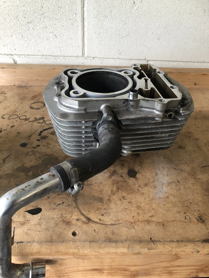 Jarra trasera cilindro motor Honda VTX1300R 2004 usada OEM VTX 1300 04 Foto 3 de 4