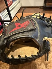 All-Star Youth RHT Young Pro Series CM1010BT Catches Mitt/ Glove 31.5