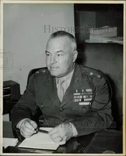 Press Photo Major General Henry L. Larsen in his office - lra41411
