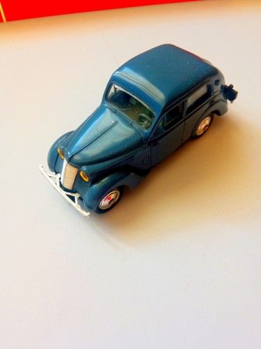 ANCIENNE NOREV - Renault Juvaquatre au 1/43° - Gris bleu EUR 24,90