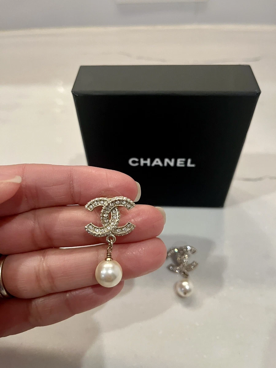 spejl angivet ødemark Chanel Pearl Drop Champaign Gold CC earrings, NIB, 22B, Classic collection  | eBay