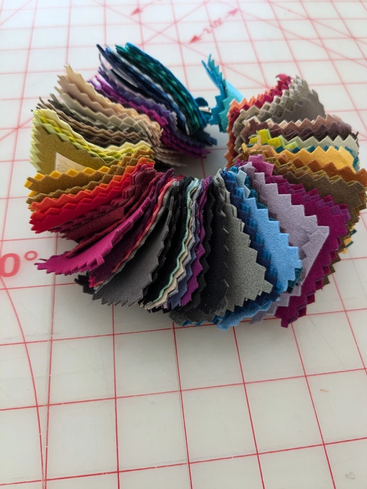 MUESTRAS DE TELA DE GAMUZA SINTÉTICA DE MICROFIBRA - 150 - 2" Cuadrados - Parches - Etiquetas - Etiquetas Foto 4 de 4