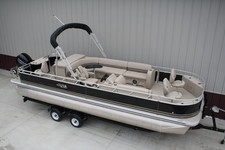 New  25 ft  pontoon boat-60 Hp Mercury
