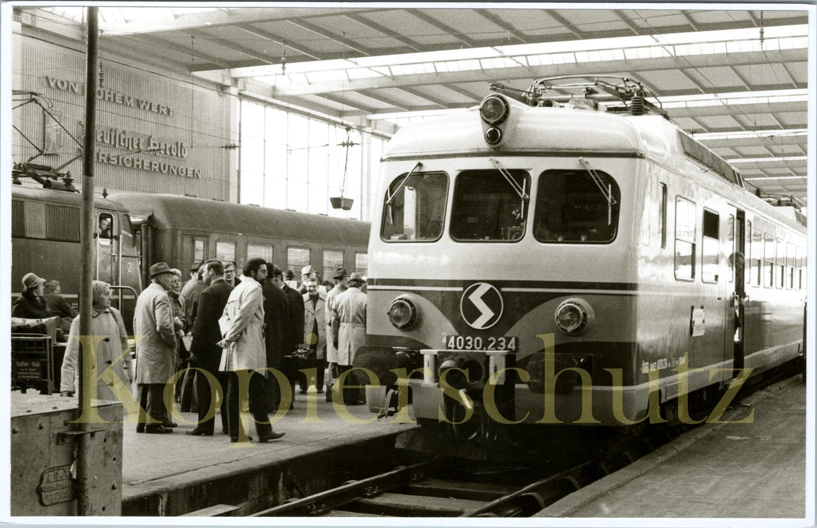 Foto - ÖBB 4030.234 in München Hbf 25.10.1973 - Bild 1 von 1
