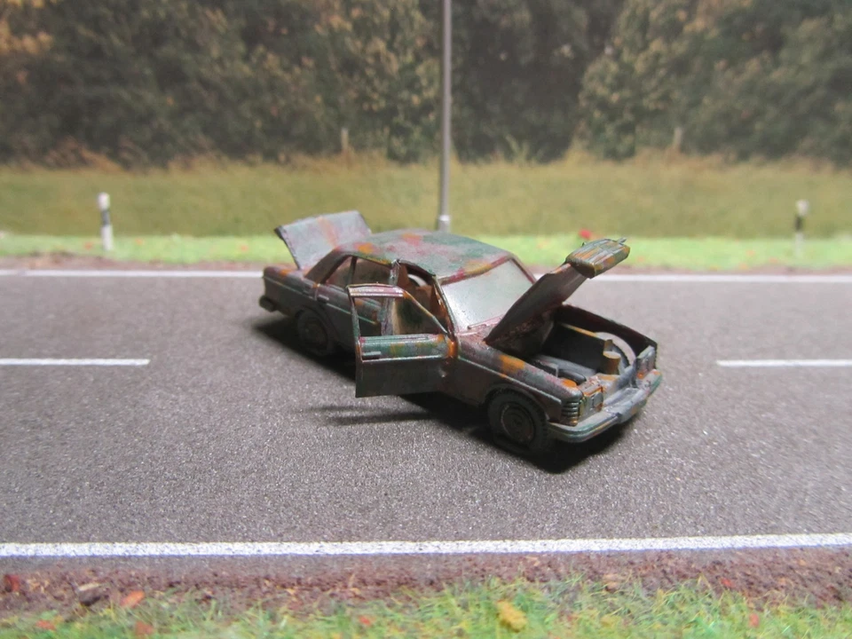 Mercedes 240 D w123 Scheunenfund Autowrack Schrottplatz Patina 1:87 H0 HO UNIKAT - Bild 2 von 4