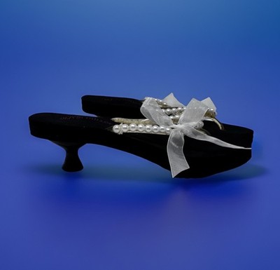 Wmns SzS 5-6 Olivia Miller Fancy Black FlipFlops PearlsBows Kitten Heels Sandals