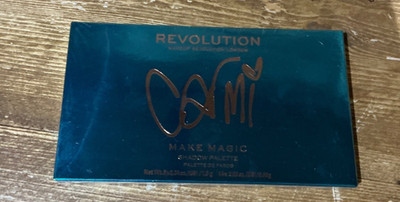 Revolution Carmi Make Magic Lidschatten Palette