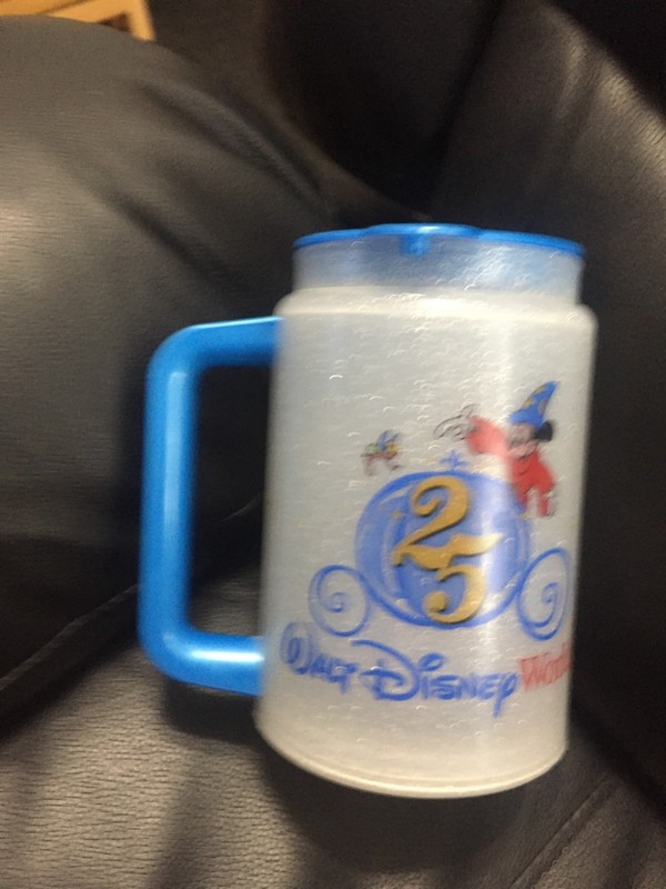 Vtg Walt Disney World 1996 25th Anniversary Plastic Refillable Souvenir Mug Cup