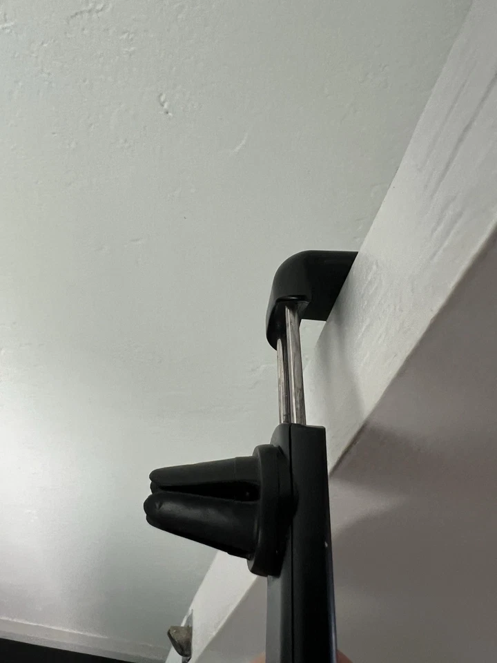 Kenu - Soporte para teléfono de coche con clip de ventilación - negro Foto 4 de 4