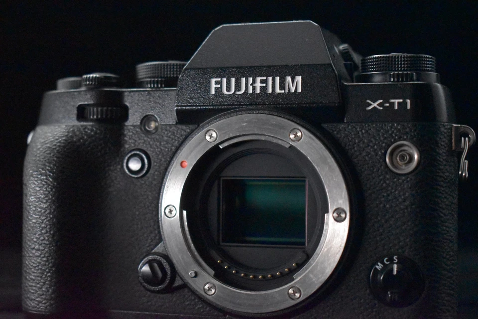 [US Duty Paid] Fujifilm X-T1 16.3MP Mirrorless Digital Camera Black 7631