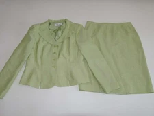 Suit Studio Women's 4 Button Blazer Skirt Suit Size 8 Green 100% Polyester Lined