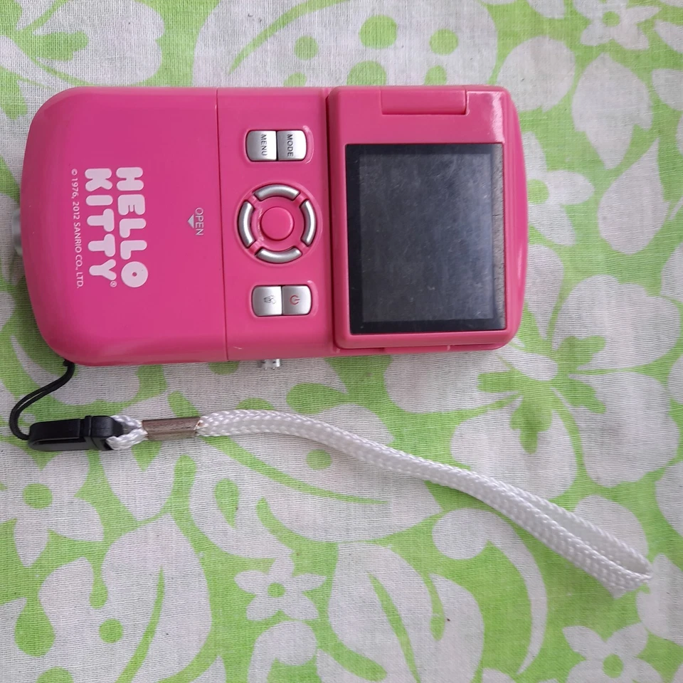 Hello Kitty Digital Camcorder Video Recorder Camera 2012 4x Zoom PARTS ONLY - Image 3 of 4