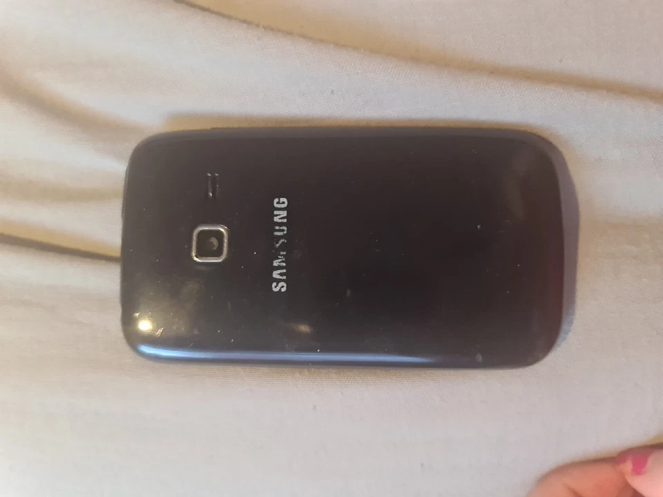 Nostalgic 2000s Samsung Chat 3570 - Ceramic Black Mobile Phone - Image 2 of 2
