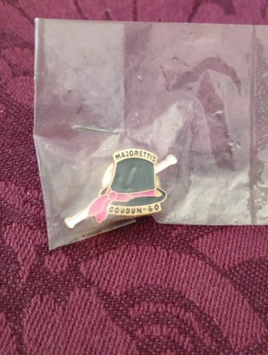 Pin's émaillé Dynastar – Vintage – Thème Ski Et Snowboard