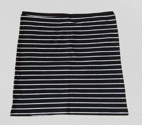 Falda corta elástica negra blanca talla L |
