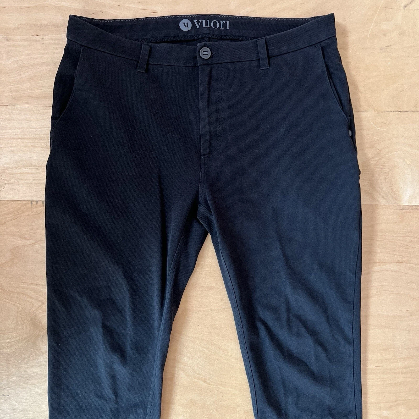 vuori everything lightweight athleisure workwear comfy pants