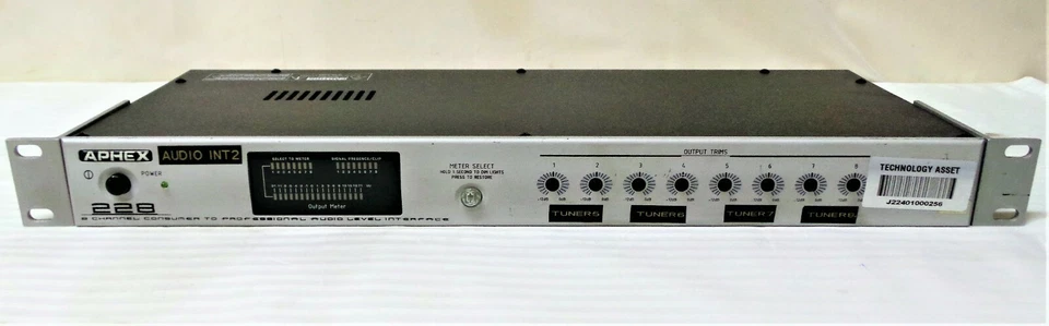 APHEX 228 8-CHANNEL CONSUMER TO PROFESSIONAL AUDIO LEVEL INTERFACE - Image 2 of 4