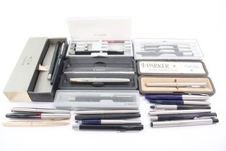 Lote de trabajo bolígrafos y lápices Parker Inc de colección en caja fuentes bolas etc.