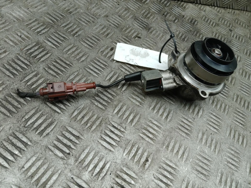 BOMBA DE AGUA REFRIGERANTE VOLKSWAGEN GOLF 010157802KT MK7 2013-2020 Foto 2 de 4