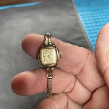 Reloj de pulsera Benrus RGP de 10 quilates para dama con caja original y vitrina