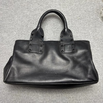 Radley Handtasche Damen schwarz Leder oberer Griff Nieten klein Y2k