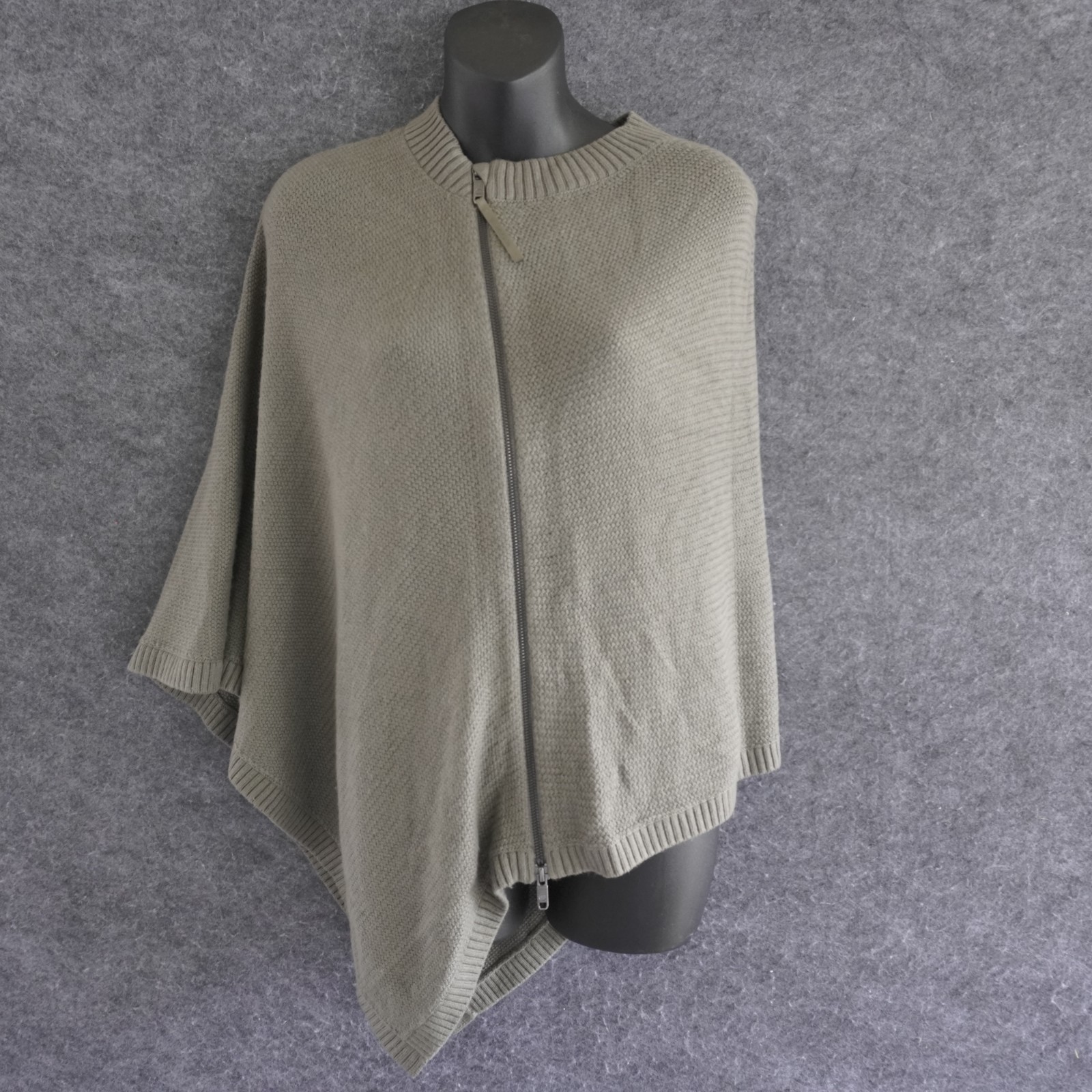 Lululemon On The Go Poncho Wrap Scarf Grey Sage Asymmetrical Zip Merino Wool