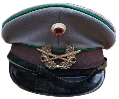 Schirmmütze der Bundeswehr nach dem Zweiten Weltkrieg - Standard Mützenabzeichen, grüne Paspel