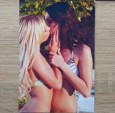 Couple Women Kiss Girlfriends Kissing Bikini Lady Pretty Girls Vtg