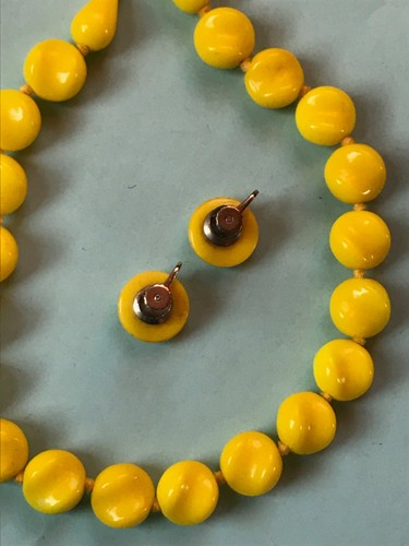 Vintage Demi HandKnotted Sunny Yellow Glass Bead Necklace & Screwback Earrings - Picture 6 of 9