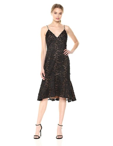 NWT- Vera Wang Floral Lace Applique 