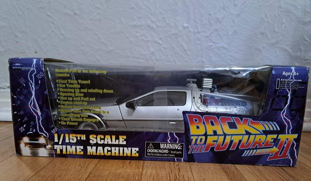 1/15 BACK TO THE FUTURE Ⅱ TIME MACHINE BACK TO THE FUTURE PART II 1:15 Scale Time Machine DeLorean