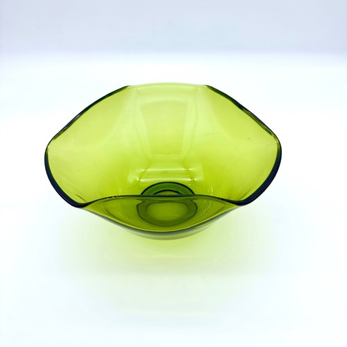 Vintage MCM Anchor Hocking Avacado Green Large Bowl Retro Fun Folded 3 Sided - Picture 3 of 9