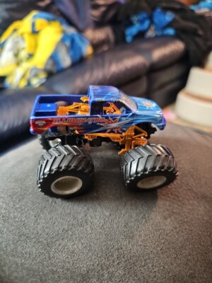 1:64 Hot Wheels Monster Jam Illuminator Monster Truck Orange Piece