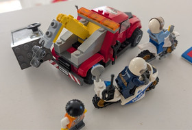LEGO 60137 City Police Tow Truck Trouble Complete w/ Instructions, No Box