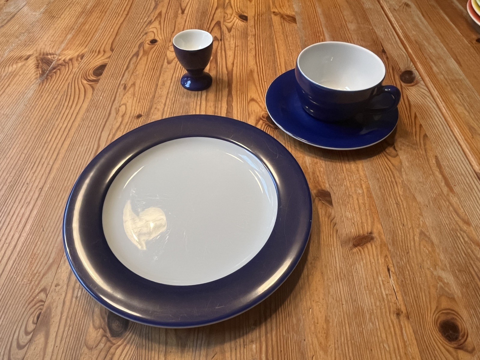 Kahla Pronto Colore- Brunchteller, Tasse, Untertasse , Eierbecher In dunkelblau