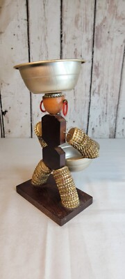 pom＊【新品】AmeriVINTAGE/MANY WAY FAKE BO Vintage Folk Tramp Art Americana Bottle Cap Figure with Two Bowls