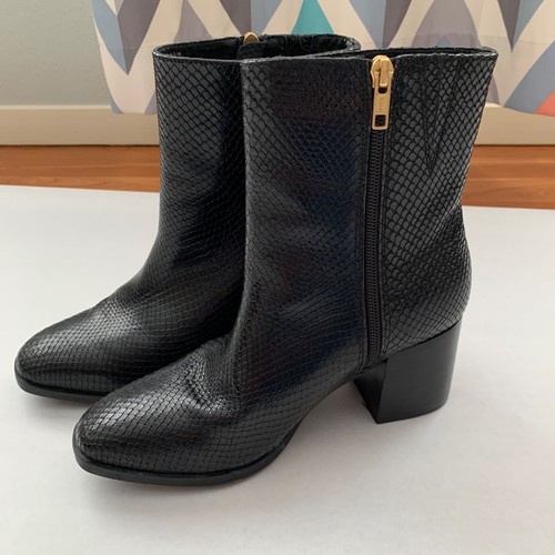 BareTraps Posture Plus Black Leather 
