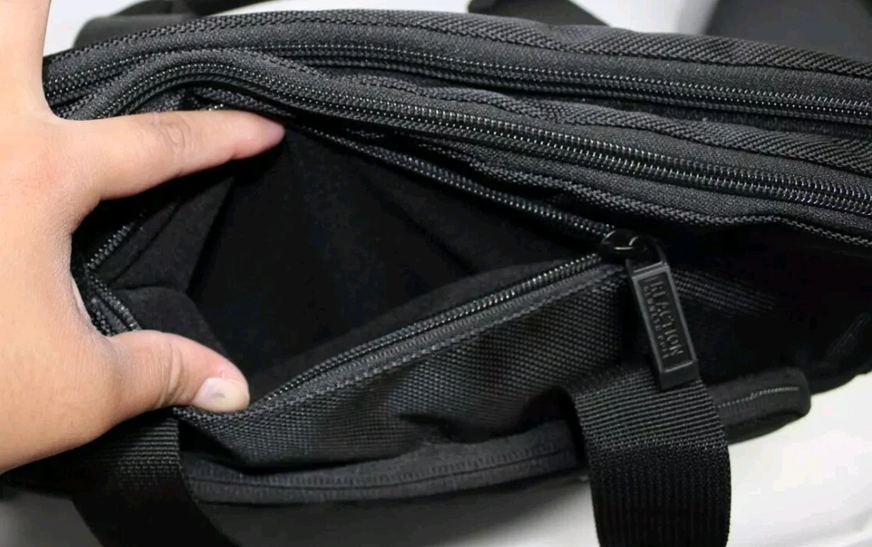 KENNETH COLE REACTION  15.6" LAPTOP  PORTFOLIO (539975) Messenger Bag - Image 4 of 4