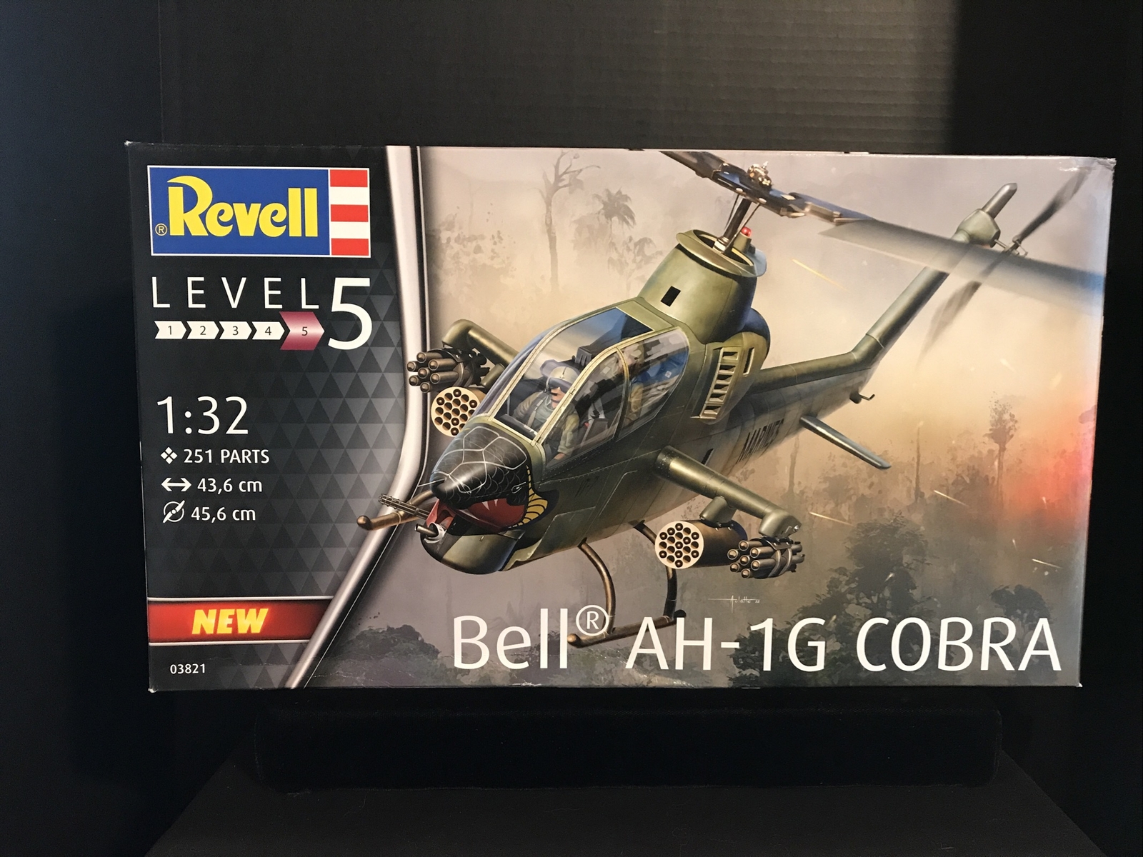 REVELL 03821 BELL AH1G COBRA HELICOPTER MODEL KITNIB1/32 SCALE
