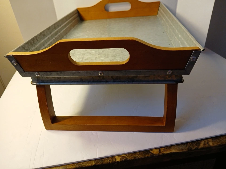 Bandeja rectangular de acero galvanizado Better Homes & Garden madera manos/piernas  Foto 4 de 4