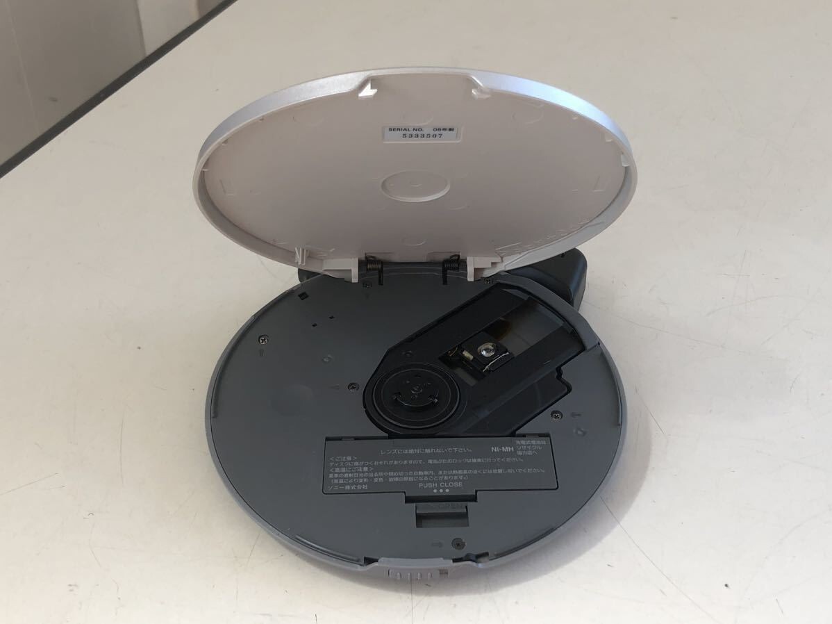 SONY D-NE730 CD Walkman Portable CD Player Silver Tested