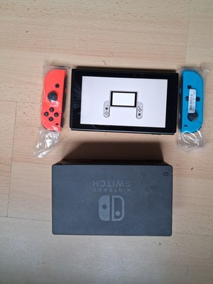 Nintendo Switch 2022 Edition 32GB Spielkonsole - Neon-Rot/Neon-Blau (10010738)