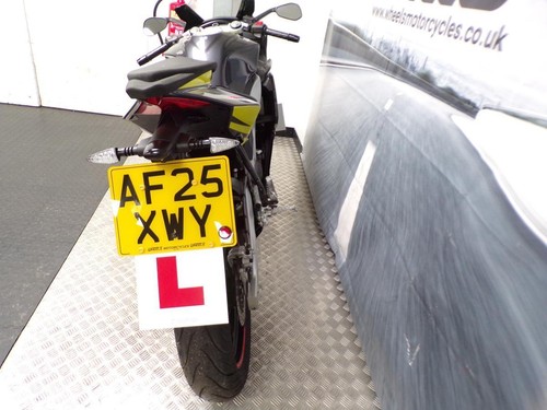 2025 APRILIA RS 125 WITH ONLY 431 MILES FROM NEW - Picture 12 of 20