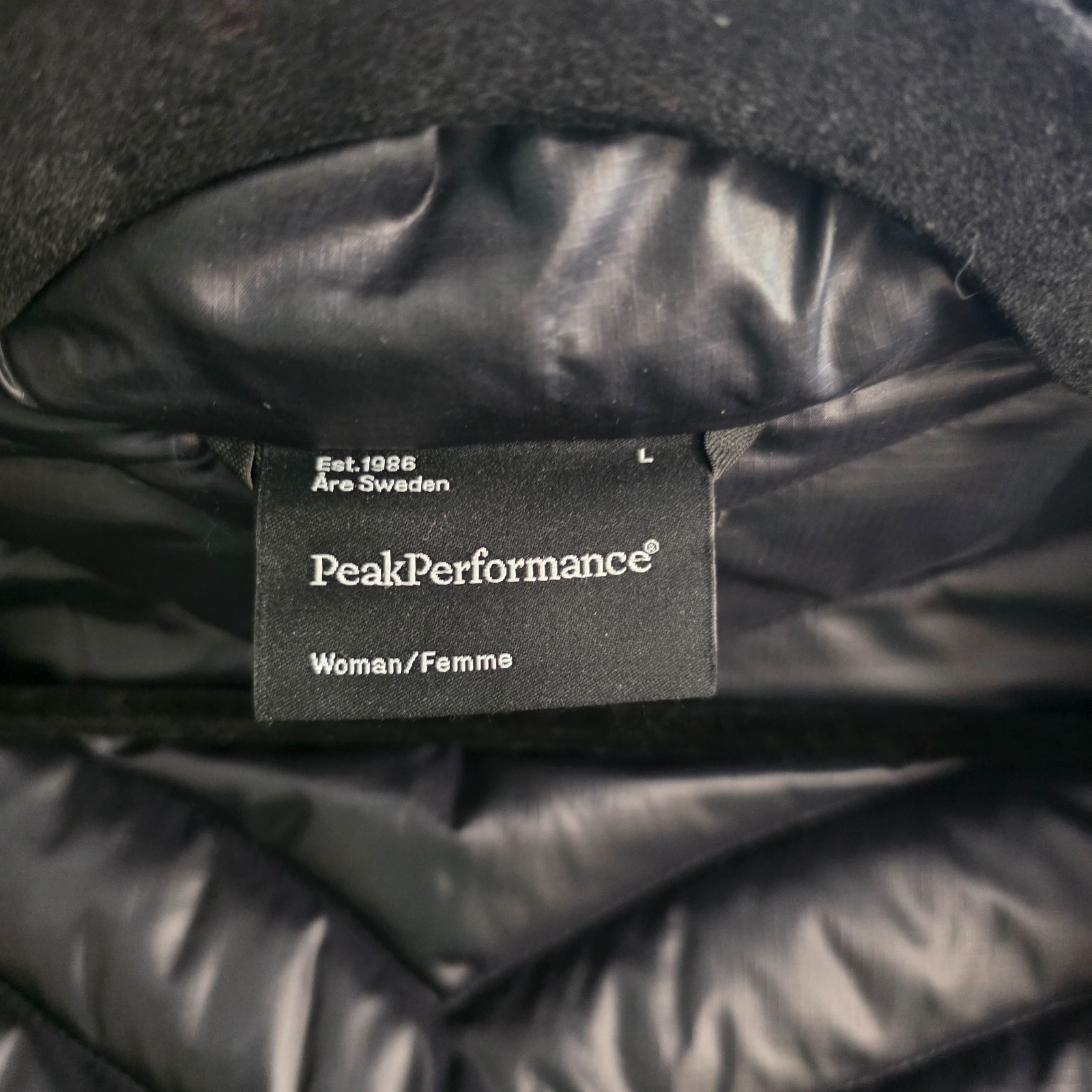 Peak Performance Women’s Down Jacket Black Lightw… - image 4