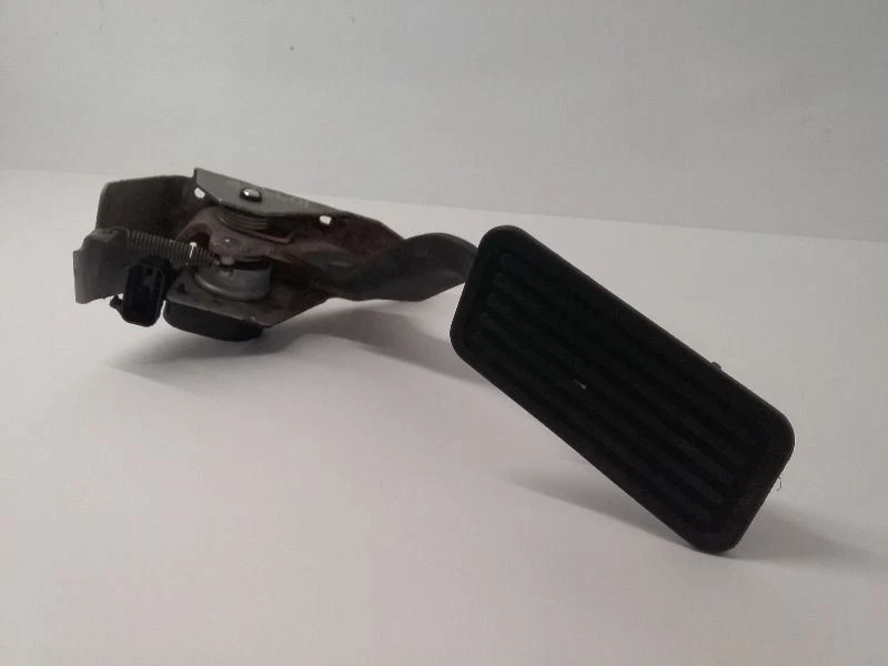 Montaje de pedal de gasolina Hummer H2 2003-2007 Foto 3 de 4