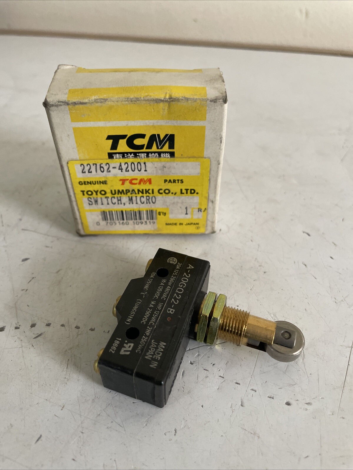 GENUINE TCM FORKLIFT OMRON MICRO SWITCH 22762-42001 NEW A20GQ22B OEM