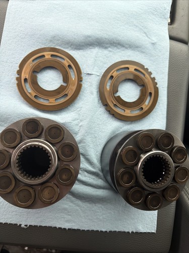 John Deere AT351935 Cylinder And Piston Valve Plate Pump AT376272