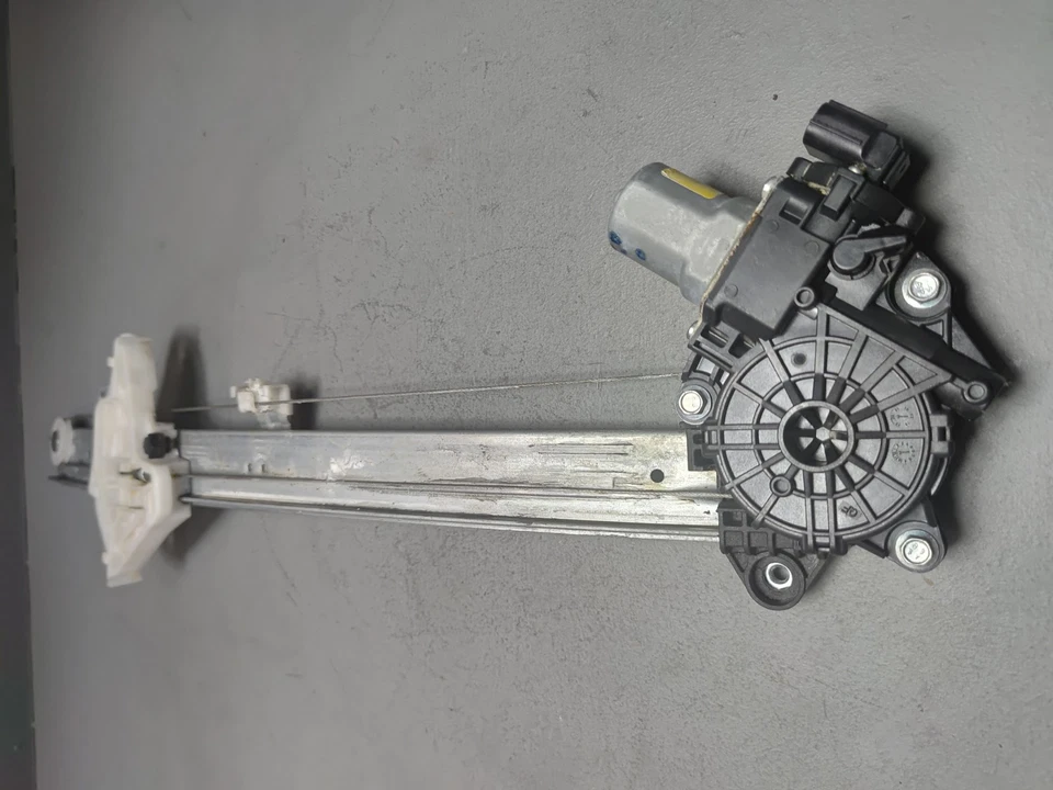 Regulador de ventana de puerta de pasajero delantero Honda Insight 2019-2022 con motor OEM Foto 2 de 4