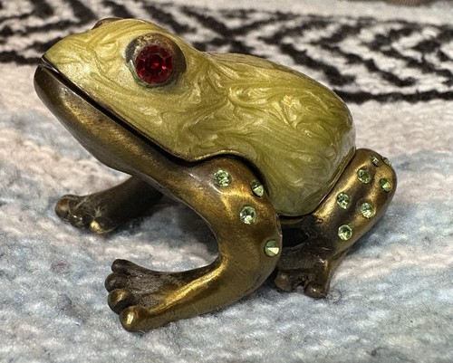 Brass Frog Trinket Box Hinged Green Rhinestone And Red Eyes Magnetic Closure - Picture 17 of 19